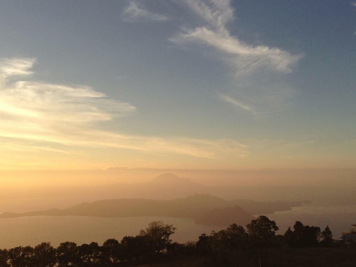 A Breath Taking View Of Taal Lake & Volcano Tagaytay City ภายนอก รูปภาพ